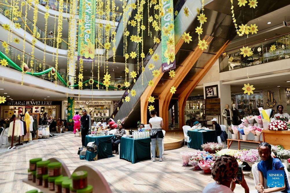 Эфиопские ТЦ утонули в жёлтых цветах