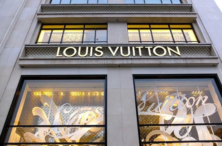 Louis Vuitton остался с одним магазином в РФ