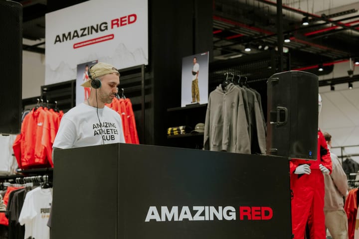 Amazing Red увеличил флагман в Авиапарке