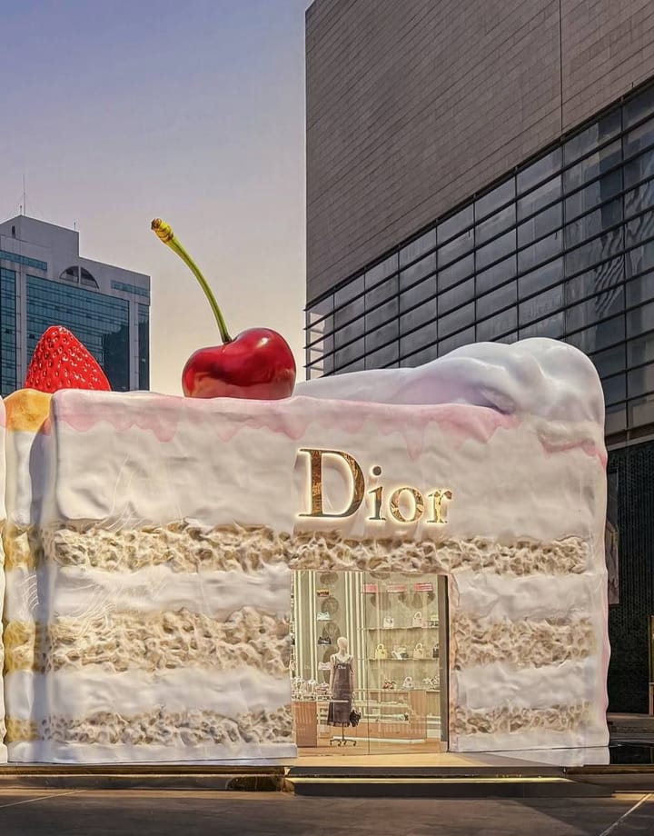 Как Dior превратился в кондитерскую