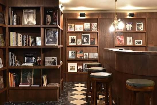 Французы возвращаются в Москву: Enfants Riches Déprimés открывает Anti Public Library