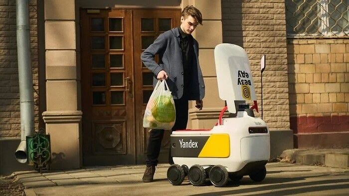 🤖 В столице уже 1500 заказов в день лежат на хрупких плечах роботов!