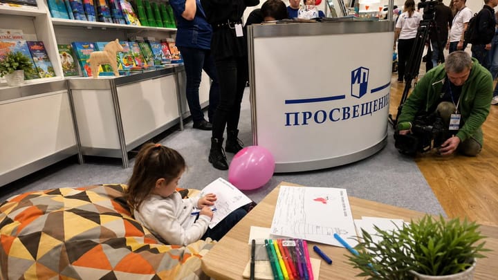 Учебники дошли до торгового центра