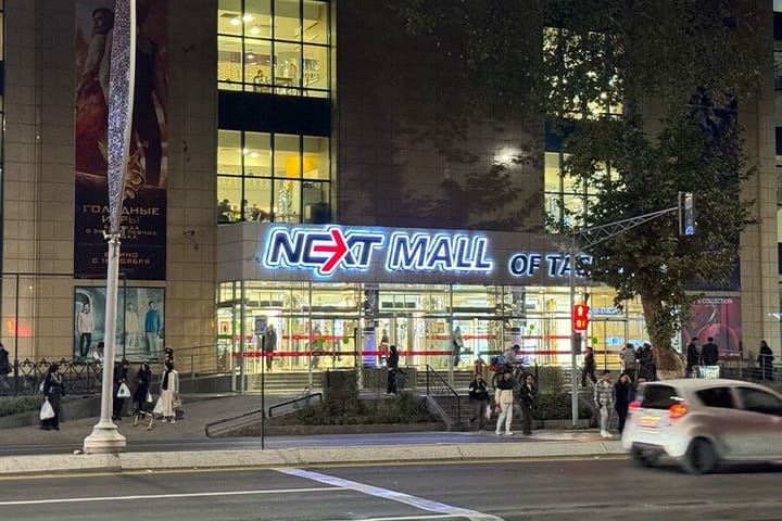 5 тысяч воздушных шаров на головы: ТРЦ NEXT Mall в Ташкенте празднует День независимости