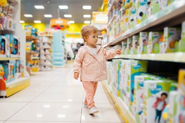 🧸 Замедление падения: как погода спасает "детский" ритейл в этом году