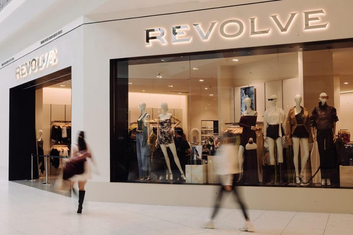 REVOLVE распробовал офлайн